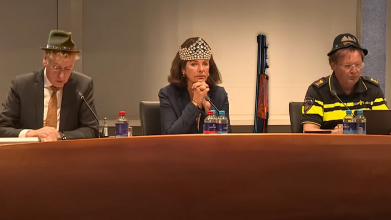 Hoppa, Promotie Documentaire Halsema mag bijna €500.000 kosten